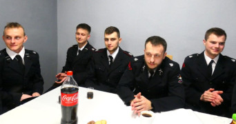 Strażacy w mundurach 