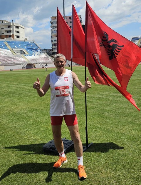 Mężczyzna w sportowym stroju 