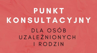 Czerwona plansza z białymi napisem: Punkt Konsultacyjny dla osób uzależnionych i rodzin 