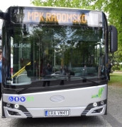 Autobus stojący na przystanku MPK 