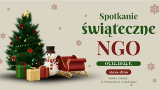 Kolorowy plakat. Widoczna choinka, ozdoby świąteczne oraz napisy