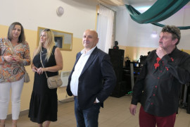 Grupa osób, dwie kobiety i dwaj mężczyźni 