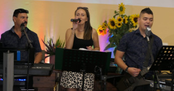 Kobieta i dwaj mężczyźni - zespół Fantastic