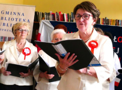 Chórzystki chóru "Złota Nutka" podczas występu 