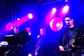 Zespół FANTASTIC podczas występu na scenie