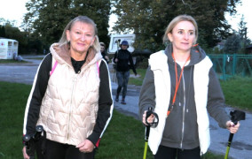 Uczestniczki marszu Nordic Walking