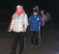 Kobiety podczas marszu Nordic Walking 