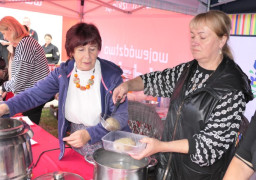 Kobiety podczas wydawania potrwa 