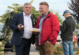 Dwaj mężczyźni podczas rozmowy