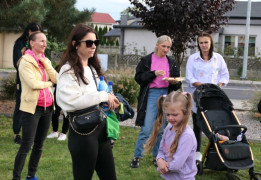Grupa osób - uczestnicy pikniku 