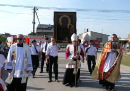 Procesja z kopią obrazu Matki Bożej Jasnogórskiej 