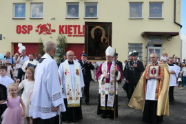 Wierni, duchowni i obraz Matki Bożej