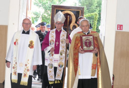 Duchowni w kościele
