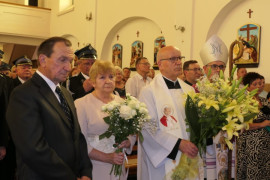Wierni i duchowni w kościele