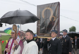 Procesja z obrazem Matki Bożej