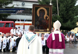 Duchowni i obraz Matki Bożej Jasnogórskiej 
