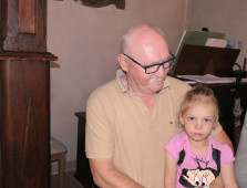 Mężczyzna i dziewczynka 