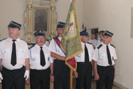 Strażacy w galowych strojach 
