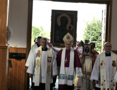 Obraz Matki Bożej wnoszony do kościoła