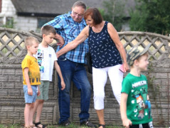 Grupa osób - uczestnicy pikniku 