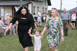 Dwie kobiety i dziewczynka 