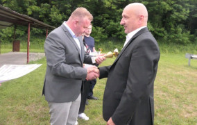 Moment wręczania pucharu