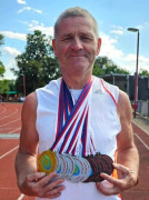 Piotr Płoskoński z medalami 