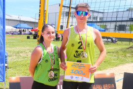 Mężczyzna i kobieta w sportowych strojach 