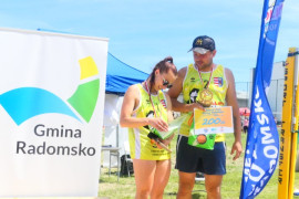 Kobieta i mężczyzna na podium 