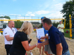 Moment wręczania podziękowań 