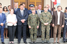 Grupa osób - uczestników uroczystości w Kocierzowach