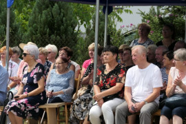 Grupa osób- uczestnicy uroczystości w Kocierzowach 