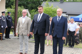 Trzech mężczyzn - uczestnicy uroczystości