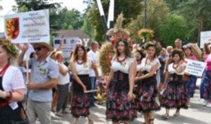 Barwny korowód dożynkowy 