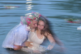 Kobieta i mężczyzna w wodzie 