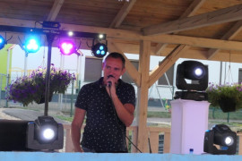 DJ podczas prowadzenia imprezy 