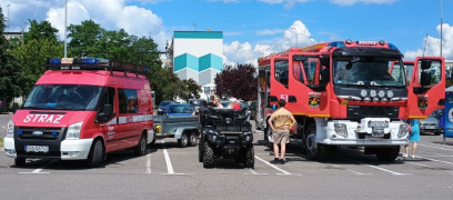Sprzęt strażacki jako jedna z atrakcji pikniku dla dzieci 