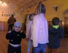 Dzieci podczas zabawy 