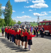 Moment ślubowania Młodzieżowej Drużyny Pożarniczej 