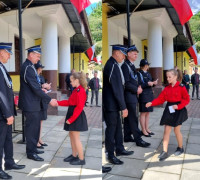 Młode druhny odbierają gratulacje od dorosłych druhów