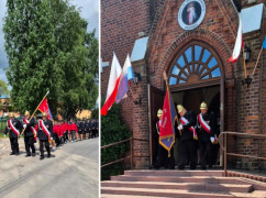 Druhowie niosąc poczty sztandarowe wychodzą z kościoła 
