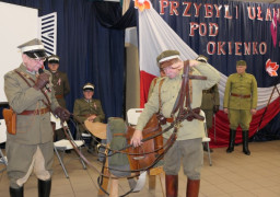 Grupa mężczyzn w mundurach