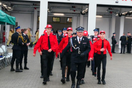 Strażacy podczas uroczystego przemarszu 