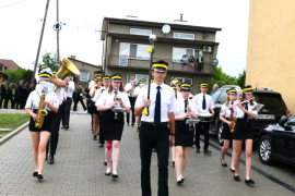 Orkiestra strażacka podczas uroczystej defilady 