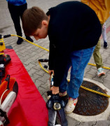 Szkolenie członka MDP. Widoczny chłopiec i torba ratownicza 