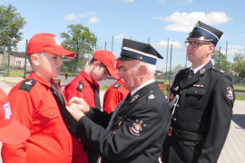 Moment odznaczania młodych druhów