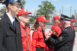 Moment odznaczania młodych druhów