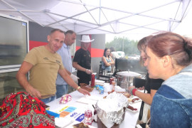 Stoisko gastronomiczne podczas pikniku 