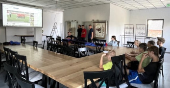Członkowie MDP podczas teoretycznego szkolenia