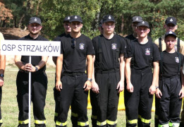 Druhowie stojący w szeregu